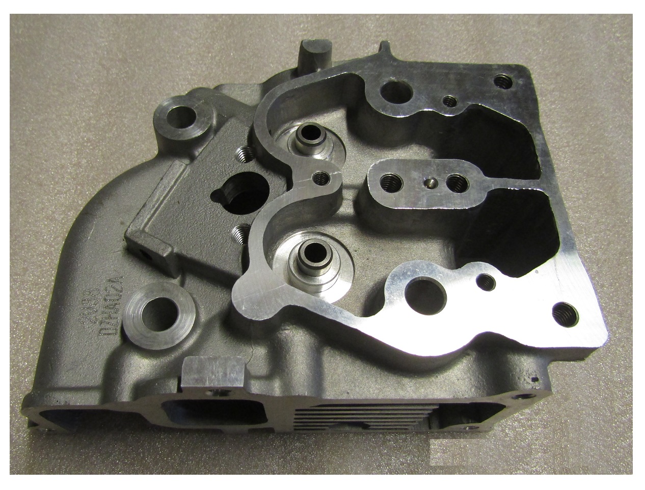 Головка блока цилиндров SDG 10000(..),R2V840X (Правая) / Cylinder head (Right) (R2V840-02100 (R))