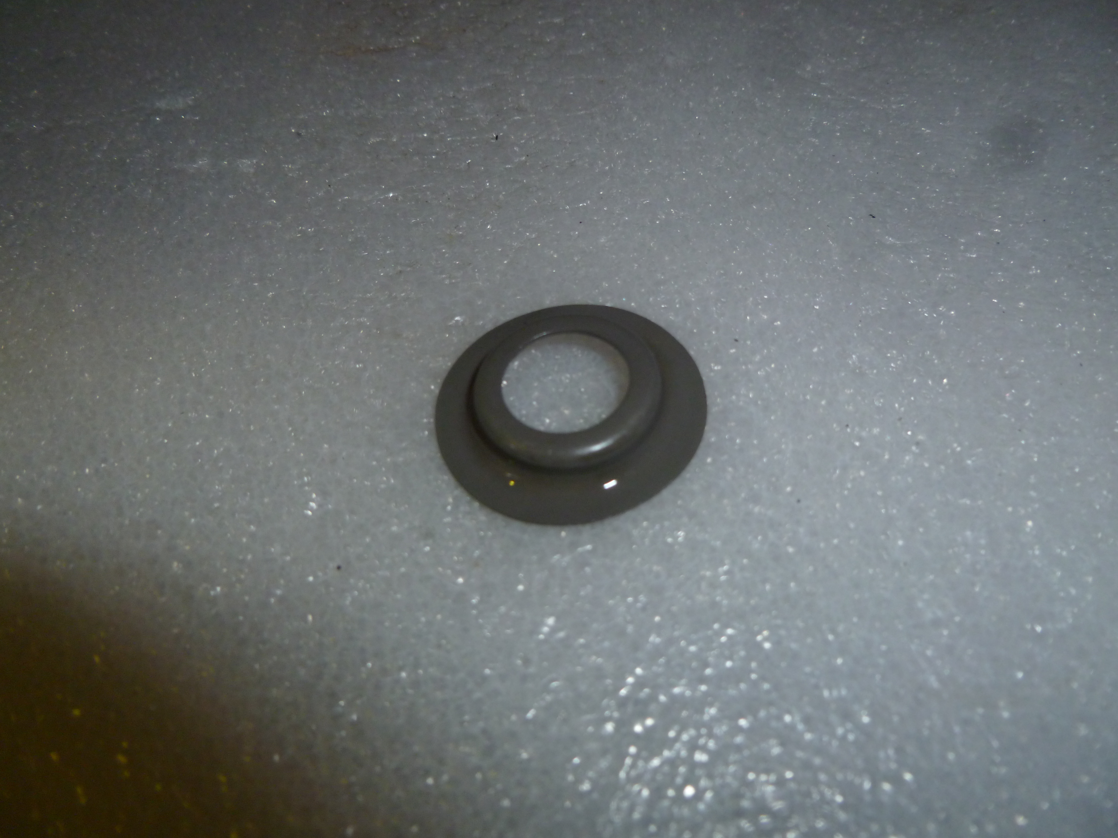Тарелка нижняя пружины выпускного клапана SGG 7500(..),SC192FD Sc / Retainer exhaust valve spring (14448-E88F-0000)