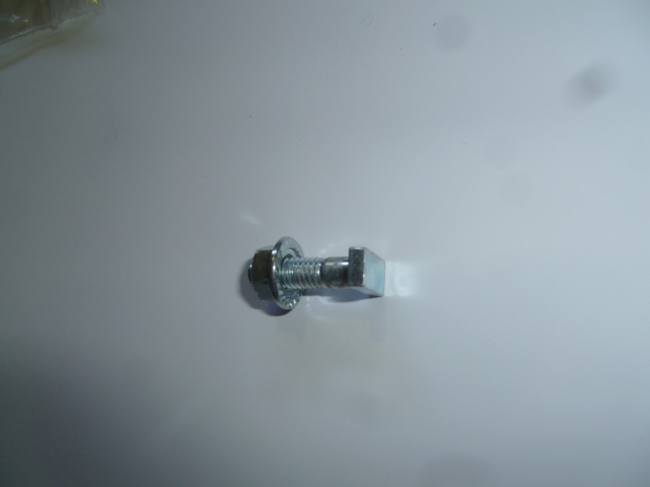 Болт ручки регулятора оборотов SGG 7500(..),SC192FD Sc / Bolt governor arm (16031-E68F-000А)