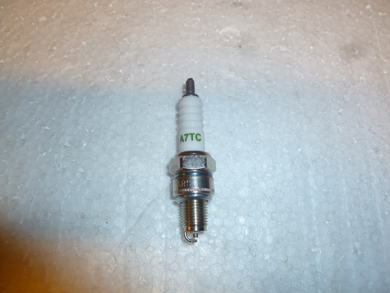 Свеча зажигания бензинового двигателя SGGX 2000i (A7TC) / Spark plug WG2000I