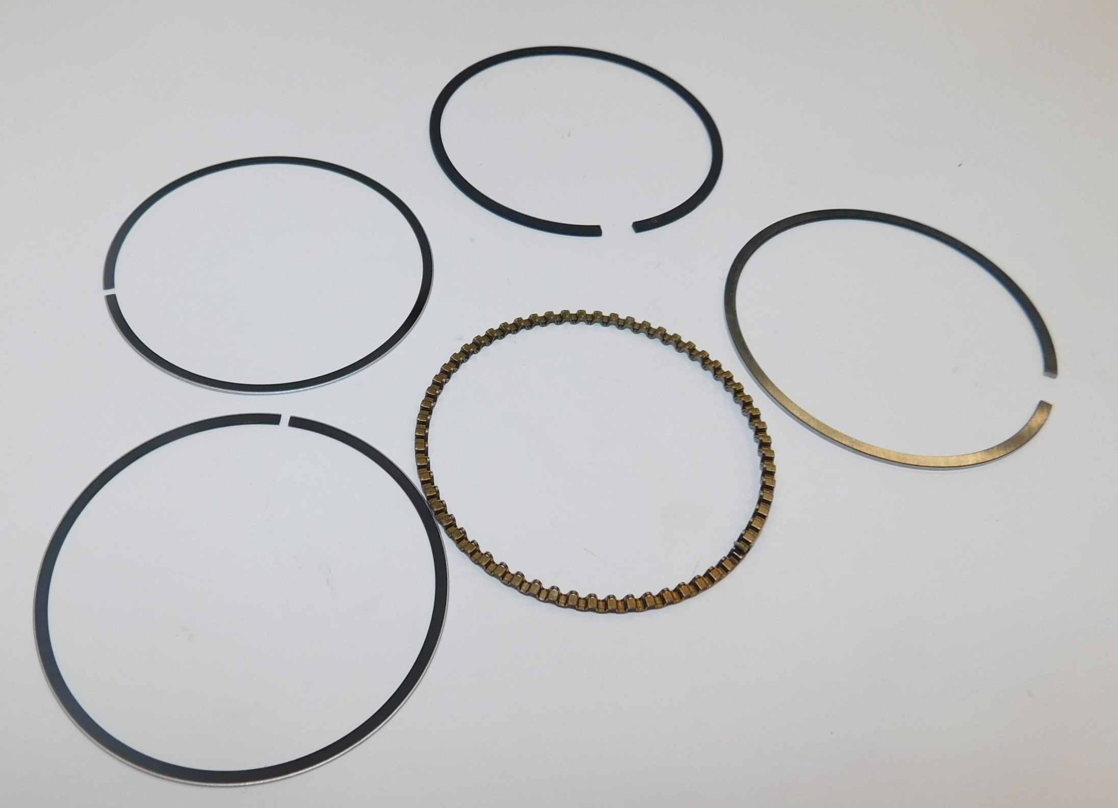 Кольца поршневые SGG 2400Si, KM152F (к-т из 5 шт.) / Piston rings, kit (03.03.13200-15201-00)