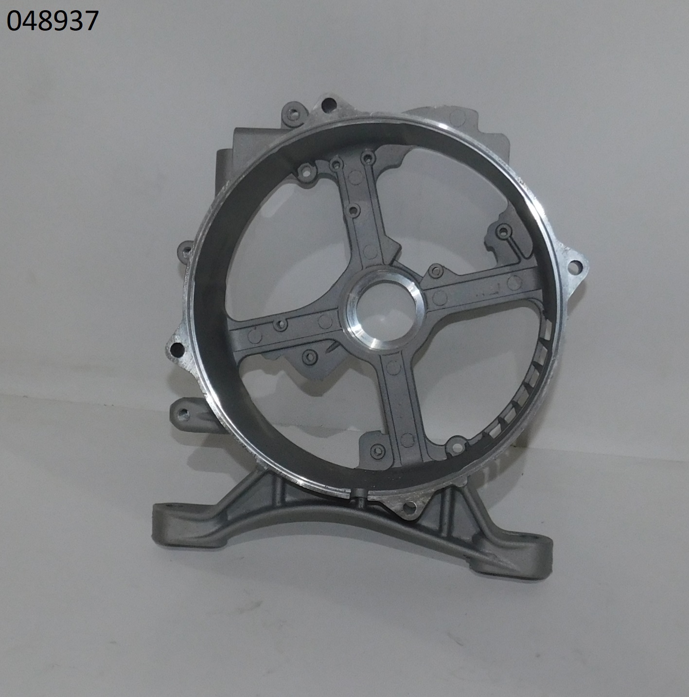 Крышка альтернатора опорная (под подшипник,лапы) SGG 9000(.L.),LC192FD Lc / Alternator bracket (660010002-0001)