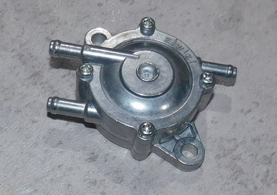 Насос топливный подкачивающий SGG 17000(..)-18000(..),2V90F (металлический) / Fuel pump metal (16700-A2910-0004)